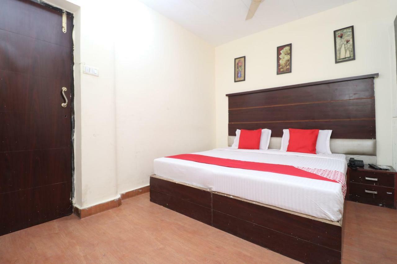 Oyo 29852 Hotel Golden View Abadpura 外观 照片