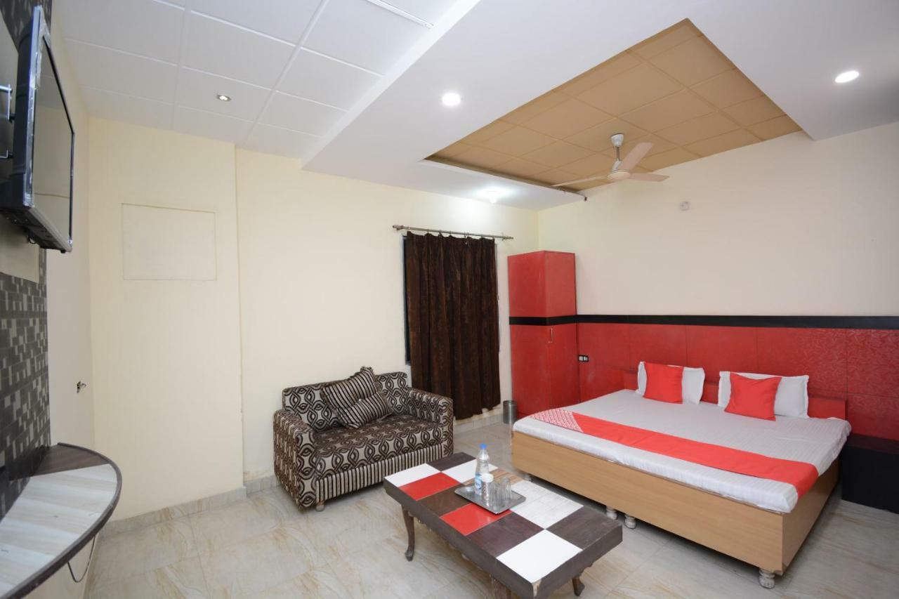 Oyo 29852 Hotel Golden View Abadpura 外观 照片