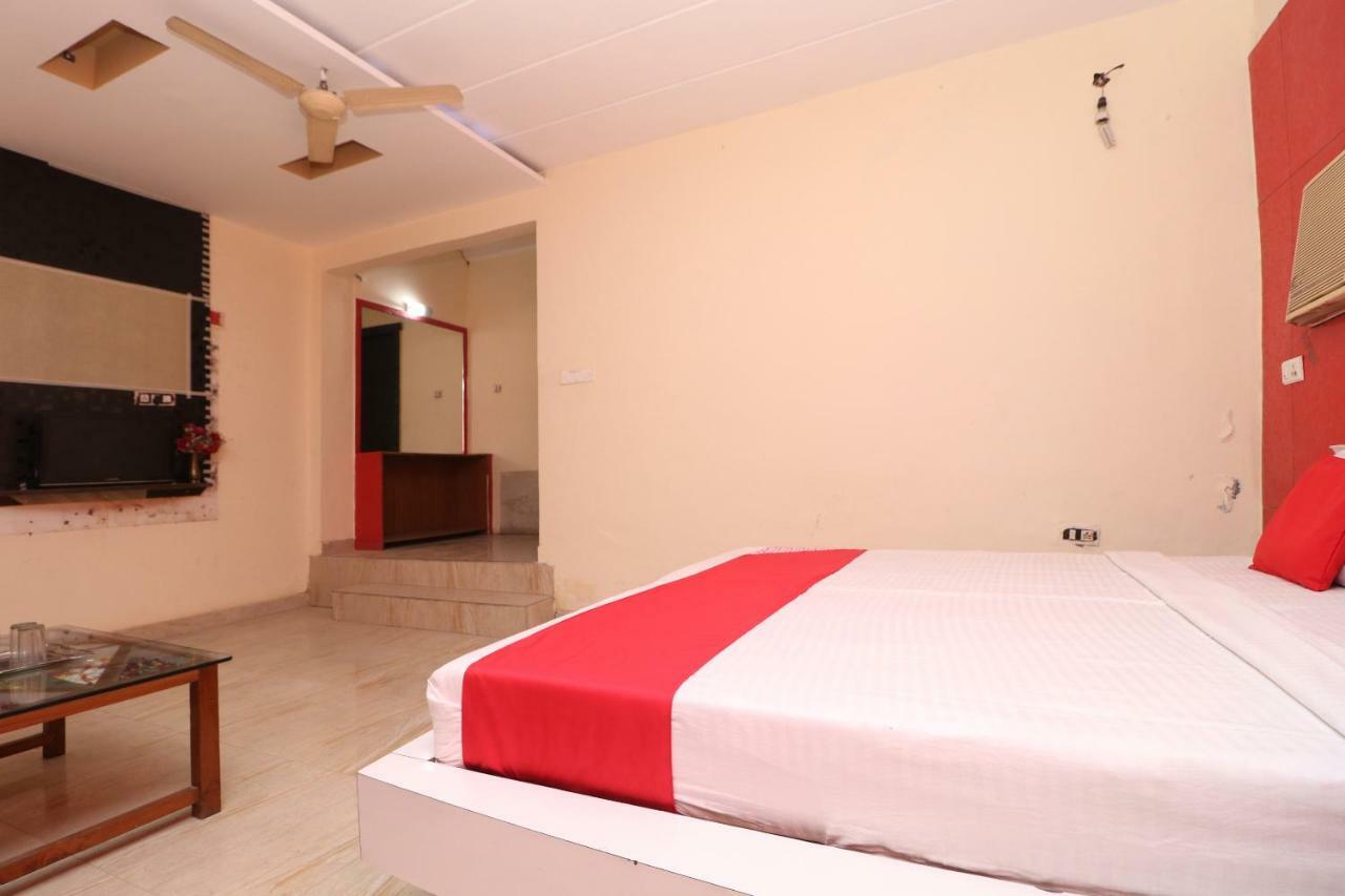 Oyo 29852 Hotel Golden View Abadpura 外观 照片