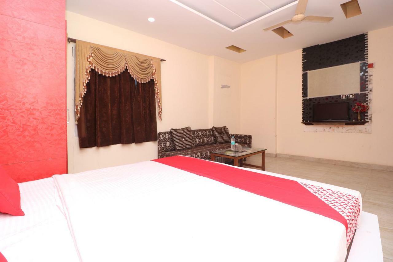 Oyo 29852 Hotel Golden View Abadpura 外观 照片