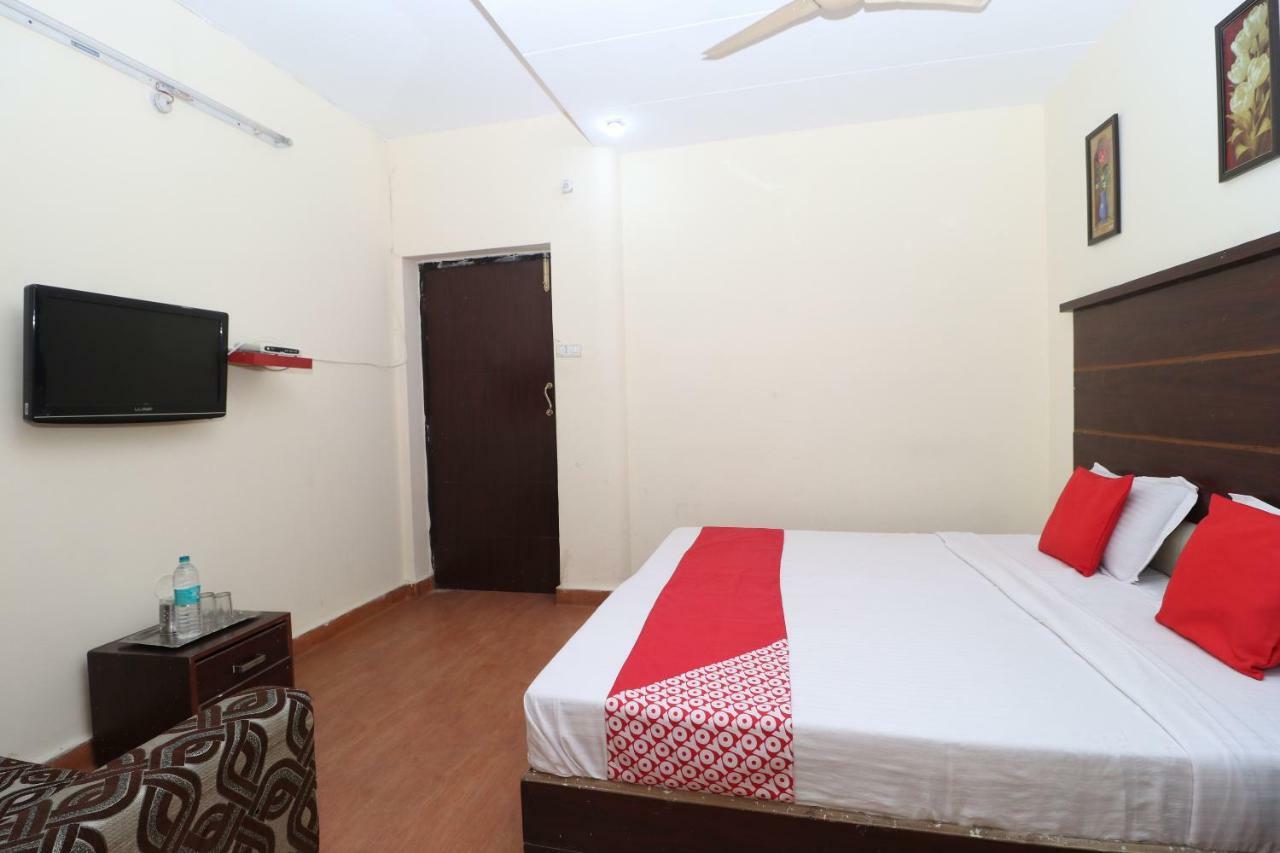 Oyo 29852 Hotel Golden View Abadpura 外观 照片