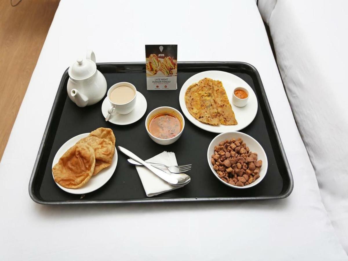 Oyo 29852 Hotel Golden View Abadpura 外观 照片