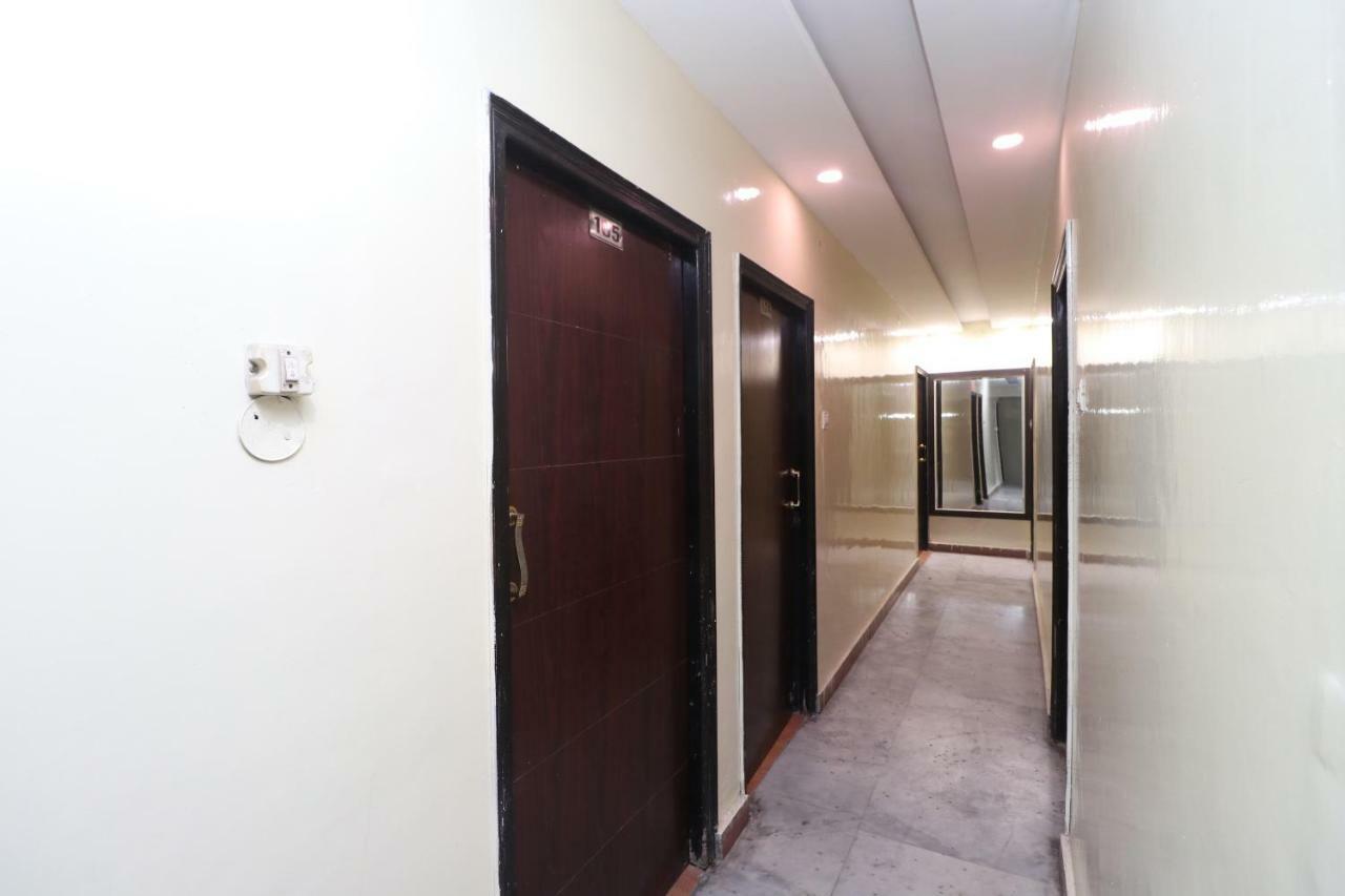 Oyo 29852 Hotel Golden View Abadpura 外观 照片