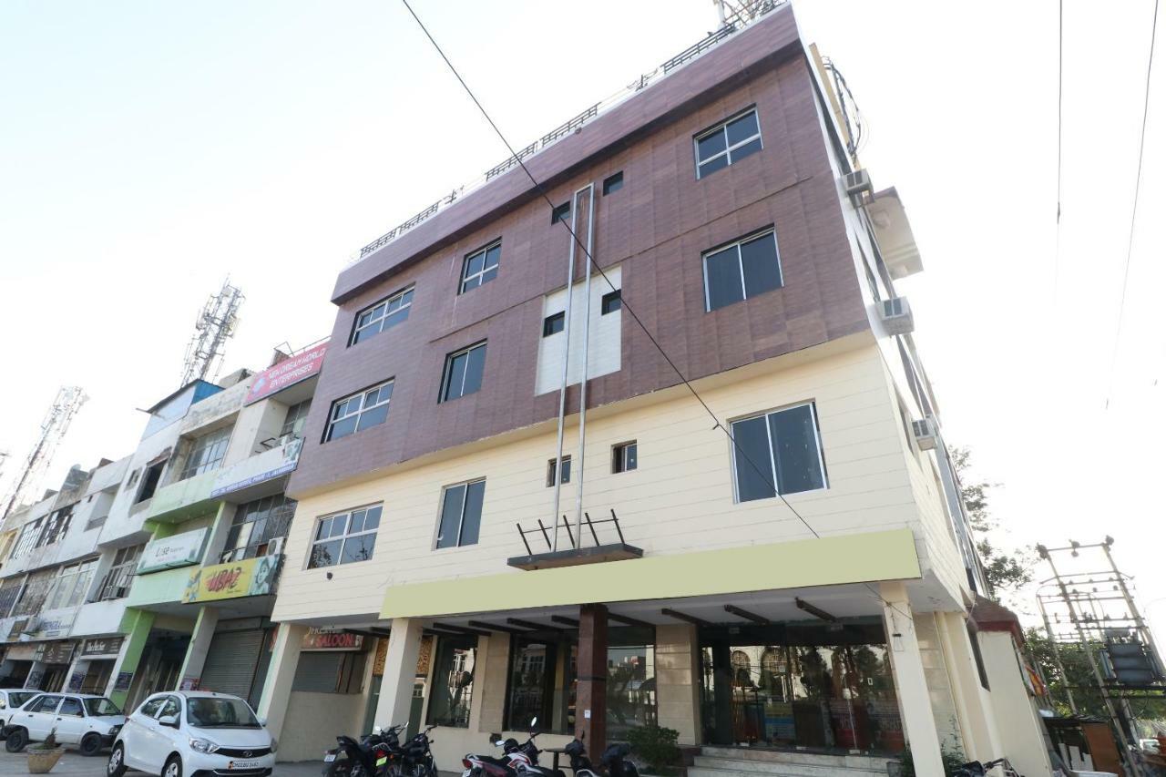 Oyo 29852 Hotel Golden View Abadpura 外观 照片