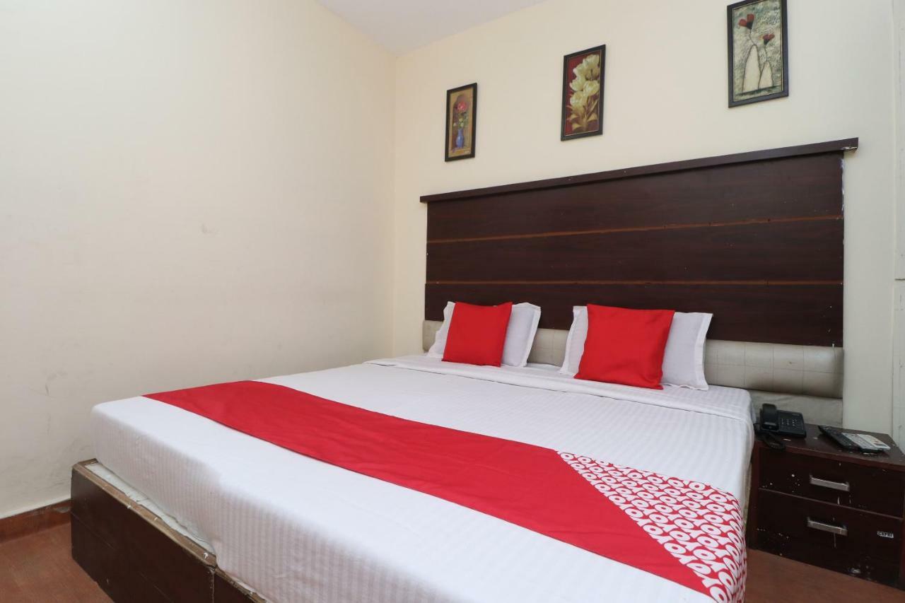Oyo 29852 Hotel Golden View Abadpura 外观 照片