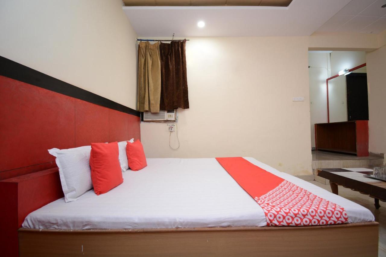 Oyo 29852 Hotel Golden View Abadpura 外观 照片