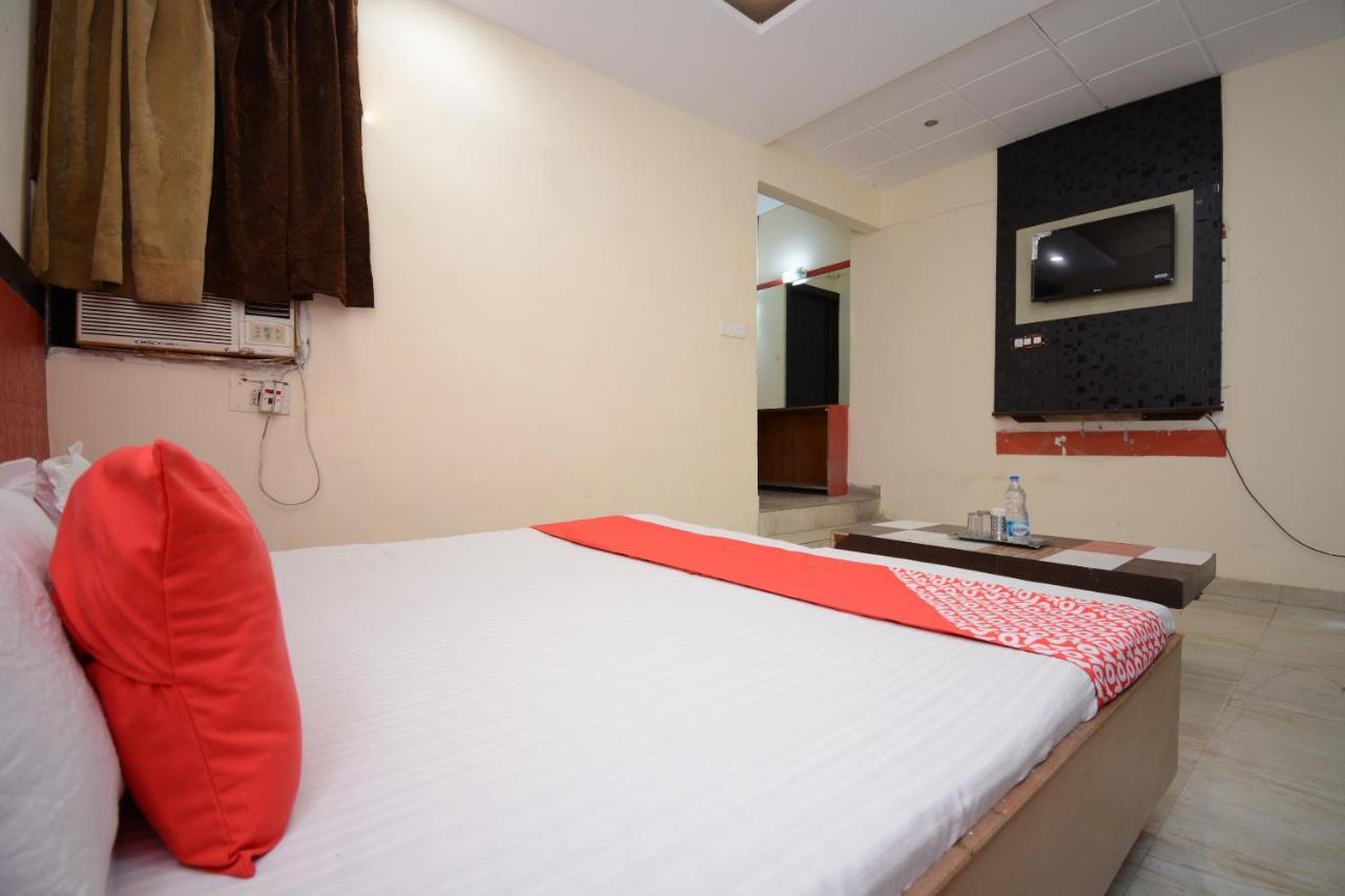 Oyo 29852 Hotel Golden View Abadpura 外观 照片
